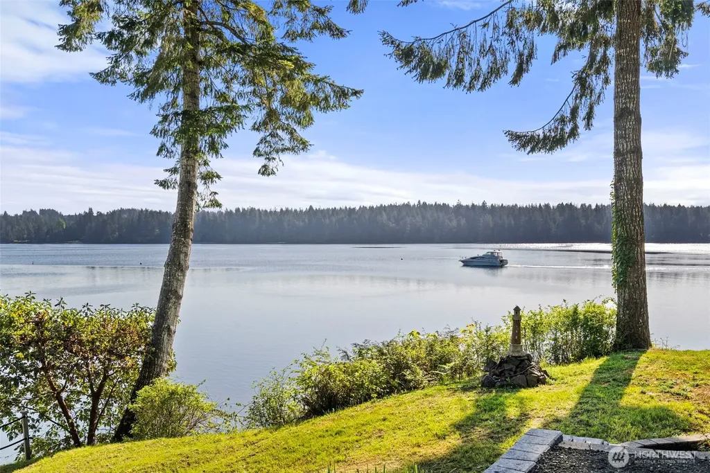 4751 E Pickering Road Shelton WA 98584
