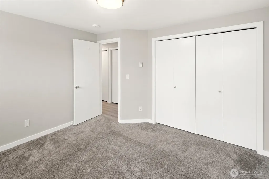 3055 80th Avenue SE Mercer Island WA 98040