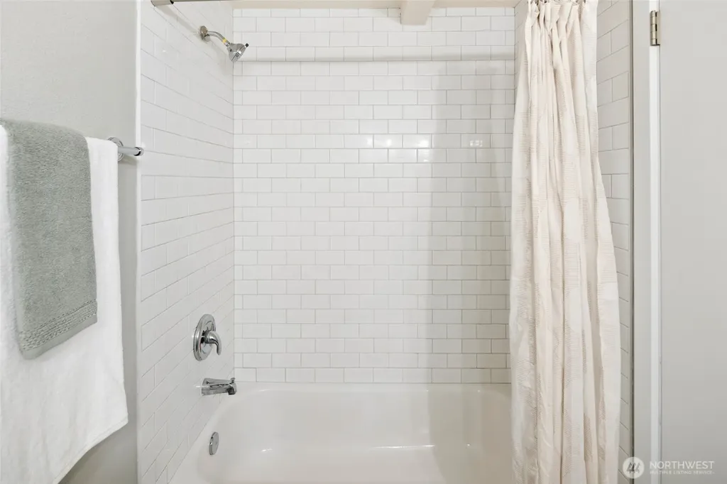 3055 80th Avenue SE Mercer Island WA 98040