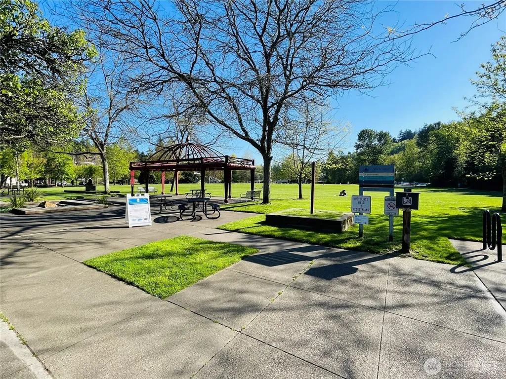3055 80th Avenue SE Mercer Island WA 98040