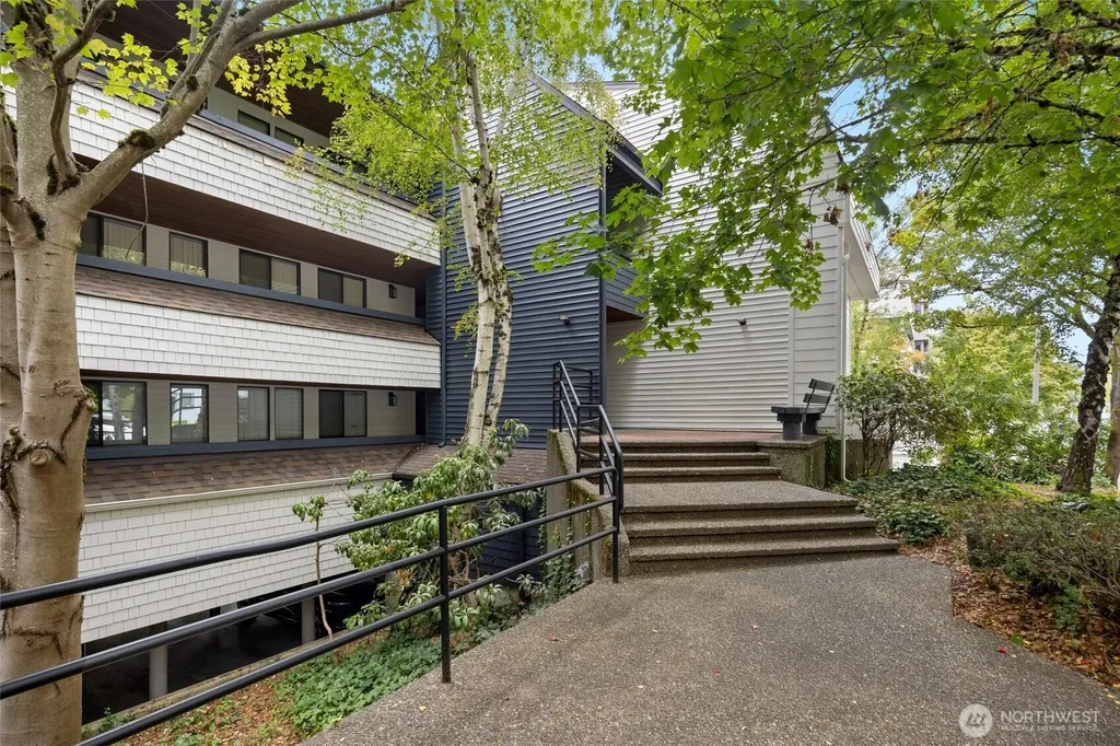 3055 80th Avenue SE Mercer Island WA 98040