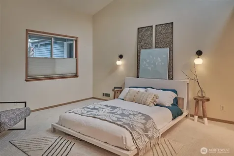 909 N 35th Street Seattle WA 98103