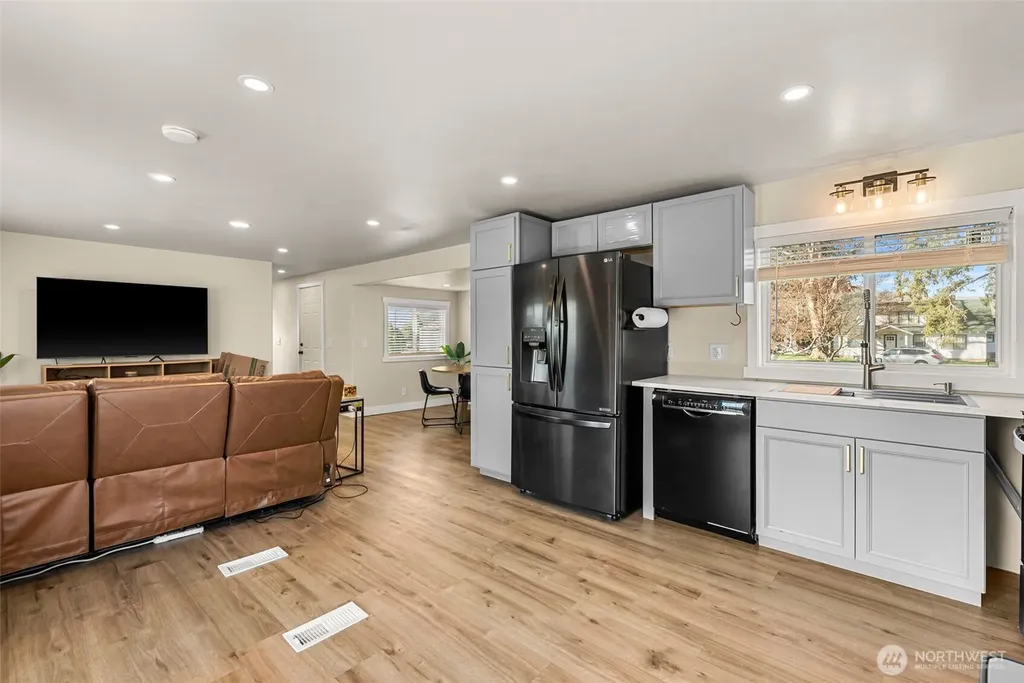 420 30th Street NW East Wenatchee WA 98802