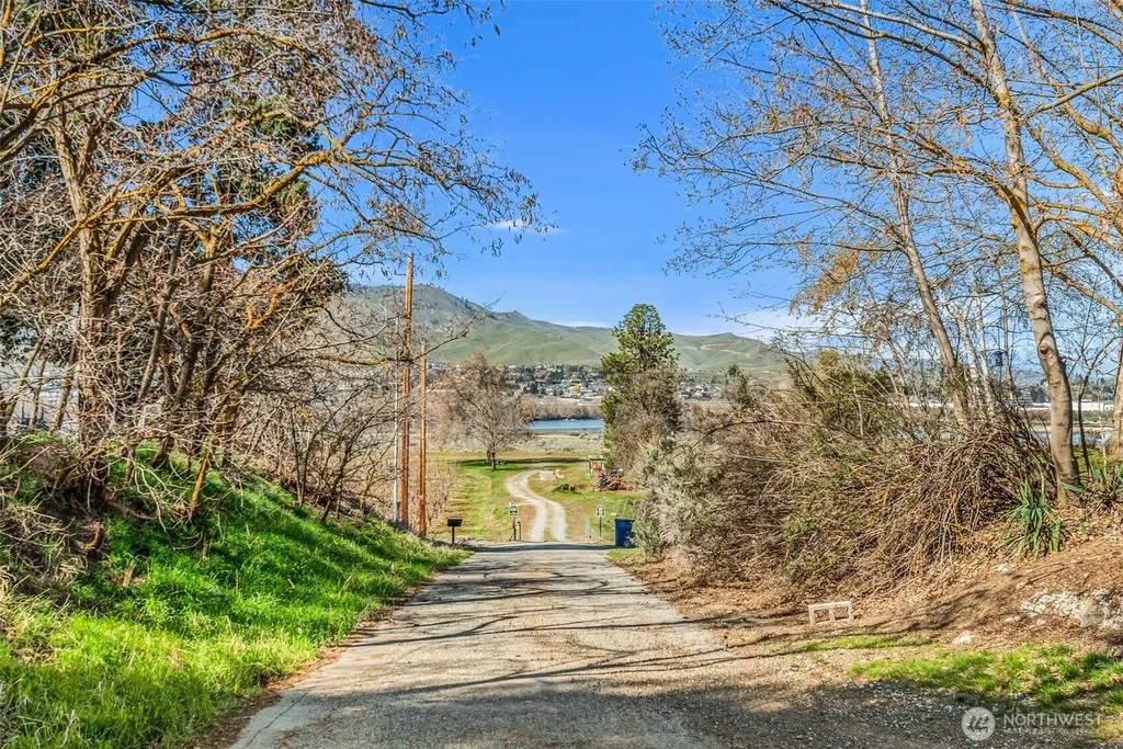 420 30th Street NW East Wenatchee WA 98802