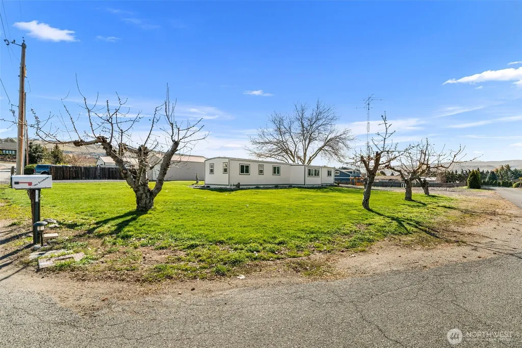 420 30th Street NW East Wenatchee WA 98802
