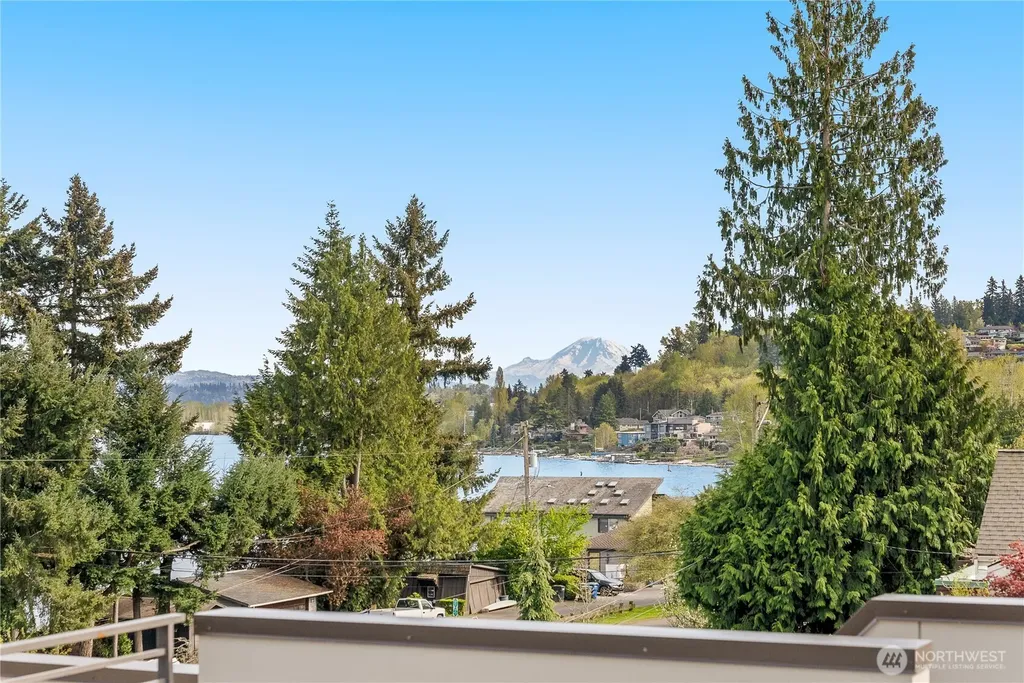 9719 Lake Shore Boulevard NE Seattle WA 98115