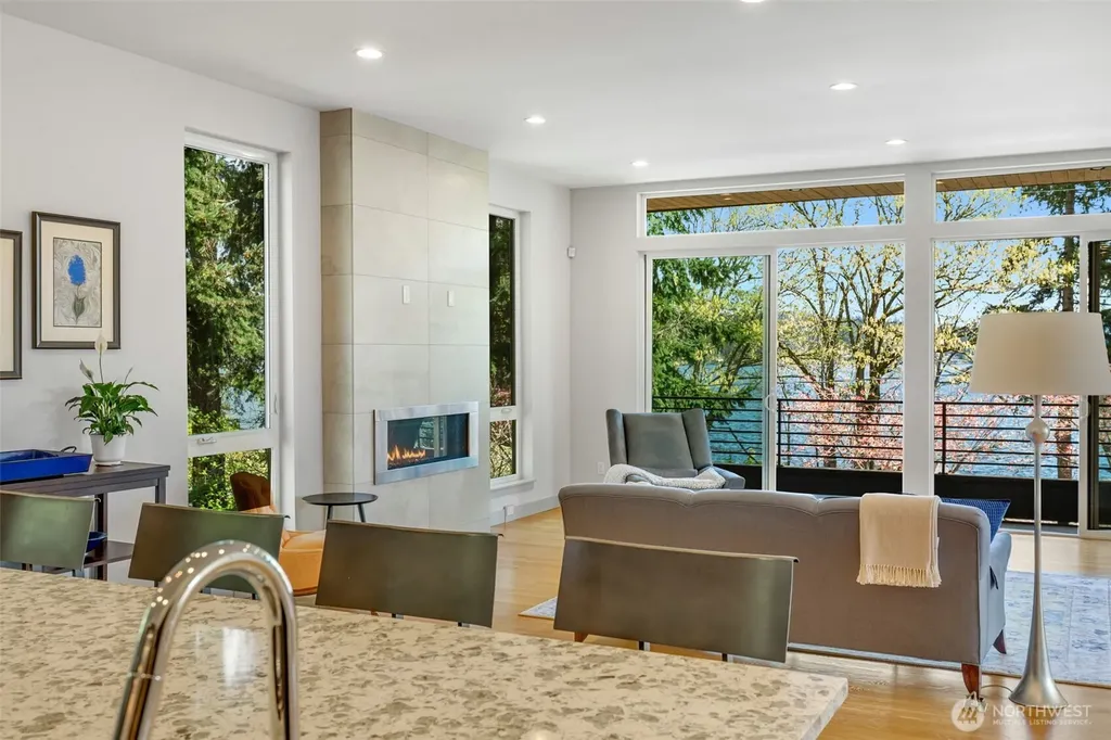 9719 Lake Shore Boulevard NE Seattle WA 98115