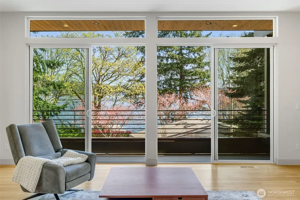 9719 Lake Shore Boulevard NE Seattle WA 98115