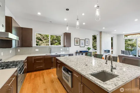 9719 Lake Shore Boulevard NE Seattle WA 98115