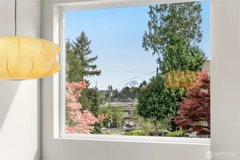 9719 Lake Shore Boulevard NE Seattle WA 98115