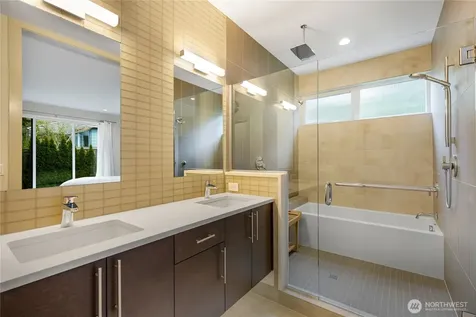 9719 Lake Shore Boulevard NE Seattle WA 98115