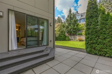 9719 Lake Shore Boulevard NE Seattle WA 98115