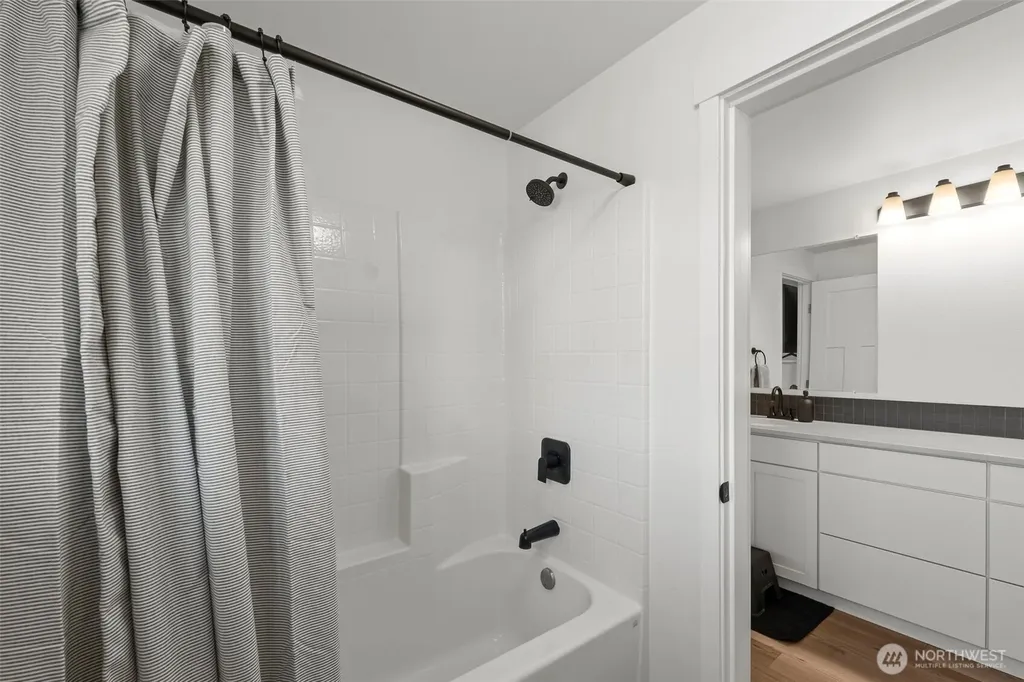 5946 SE Lake Valley Road Port Orchard WA 98367