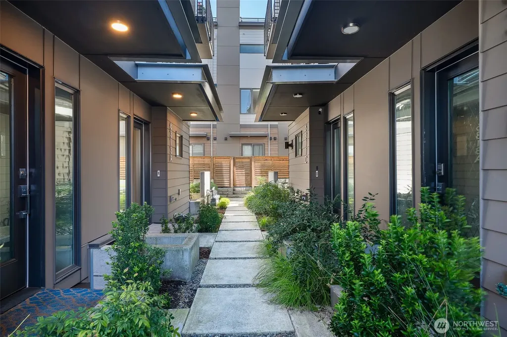 6313 9th Avenue NE Seattle WA 98115