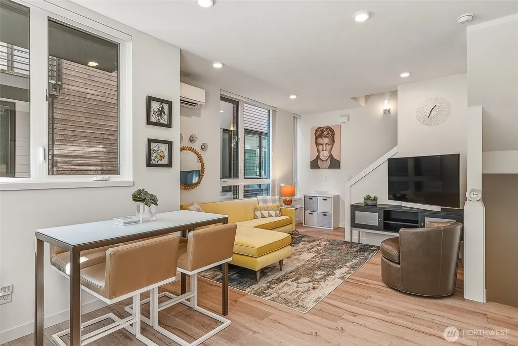 6313 9th Avenue NE Seattle WA 98115