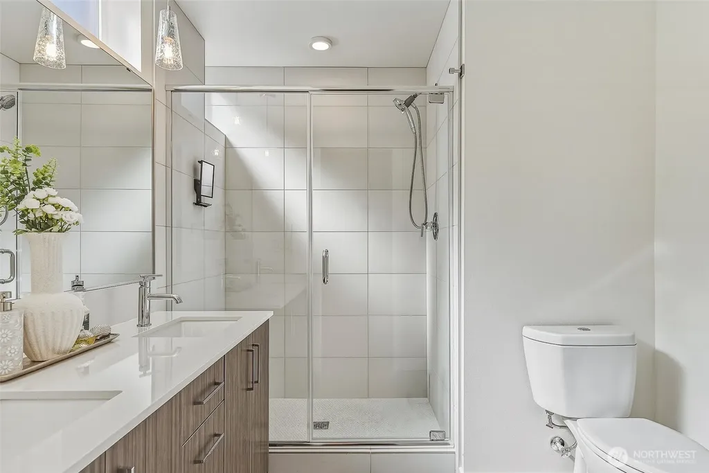 6313 9th Avenue NE Seattle WA 98115