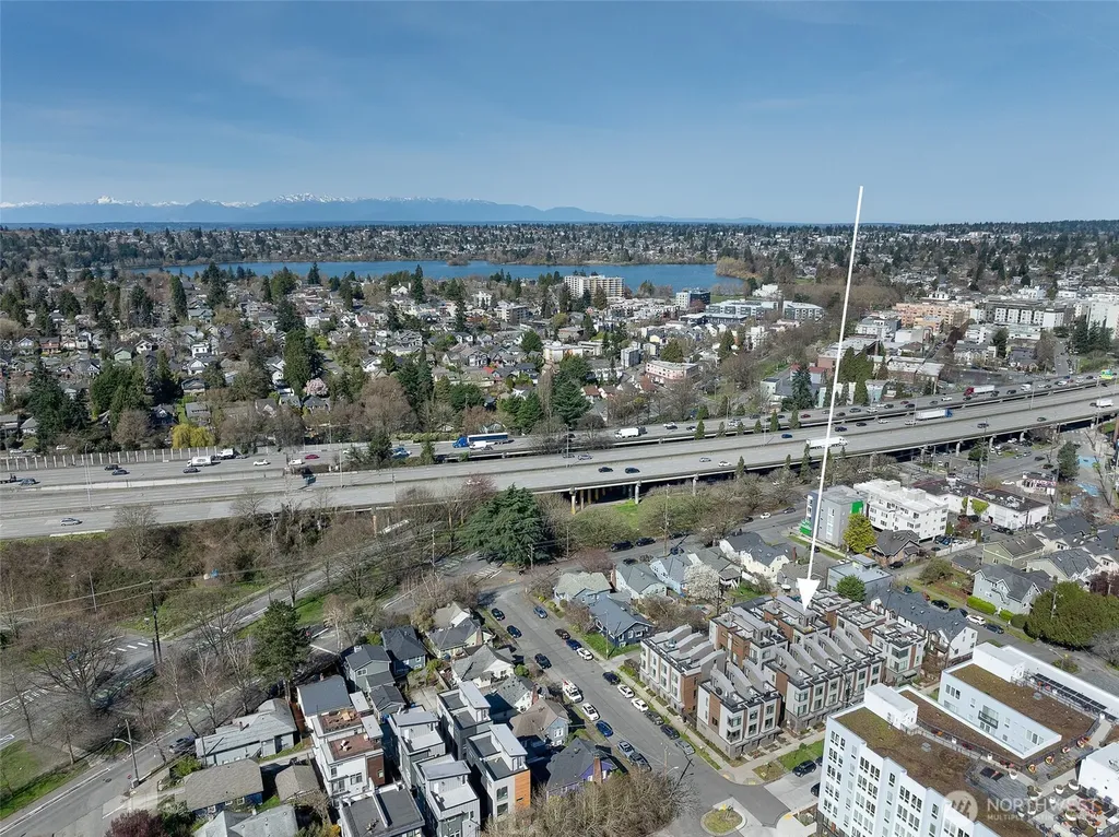 6313 9th Avenue NE Seattle WA 98115
