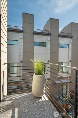 6313 9th Avenue NE Seattle WA 98115
