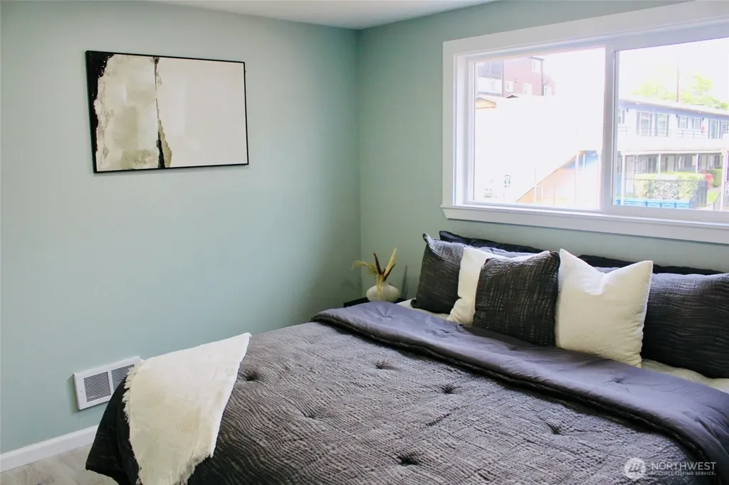 9040 17th Avenue SW Seattle WA 98106