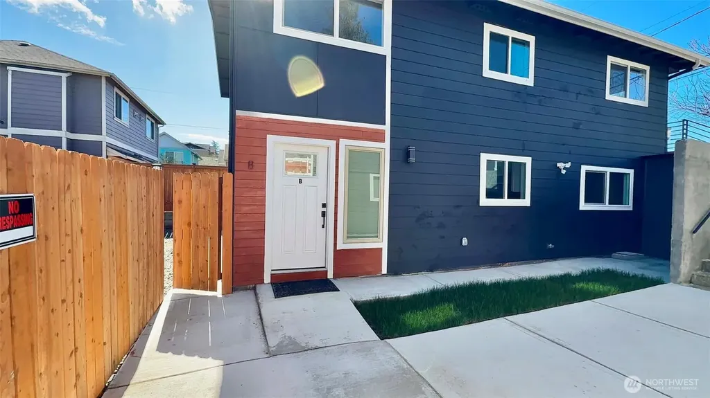9040 17th Avenue SW Seattle WA 98106