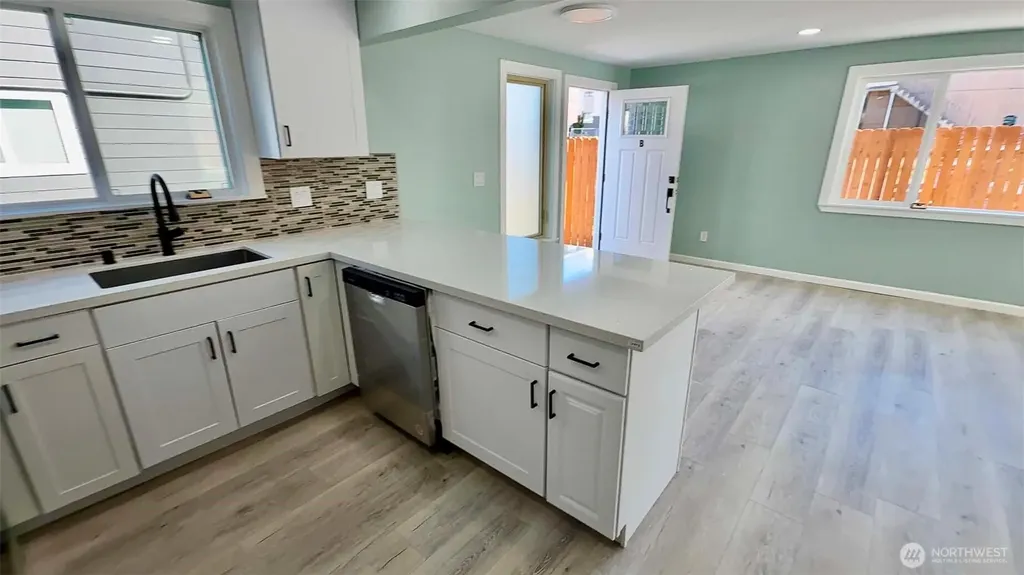 9040 17th Avenue SW Seattle WA 98106