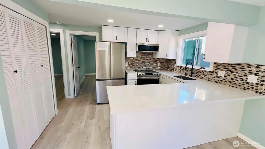 9040 17th Avenue SW Seattle WA 98106