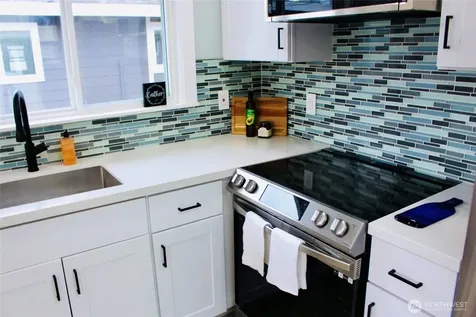 9040 17th Avenue SW Seattle WA 98106
