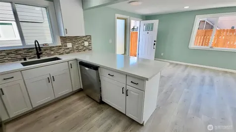 9040 17th Avenue SW Seattle WA 98106