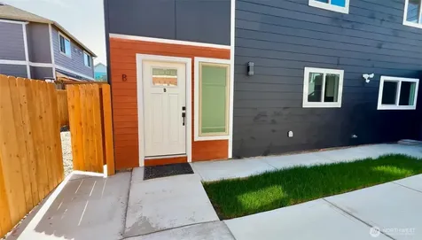 9040 17th Avenue SW Seattle WA 98106
