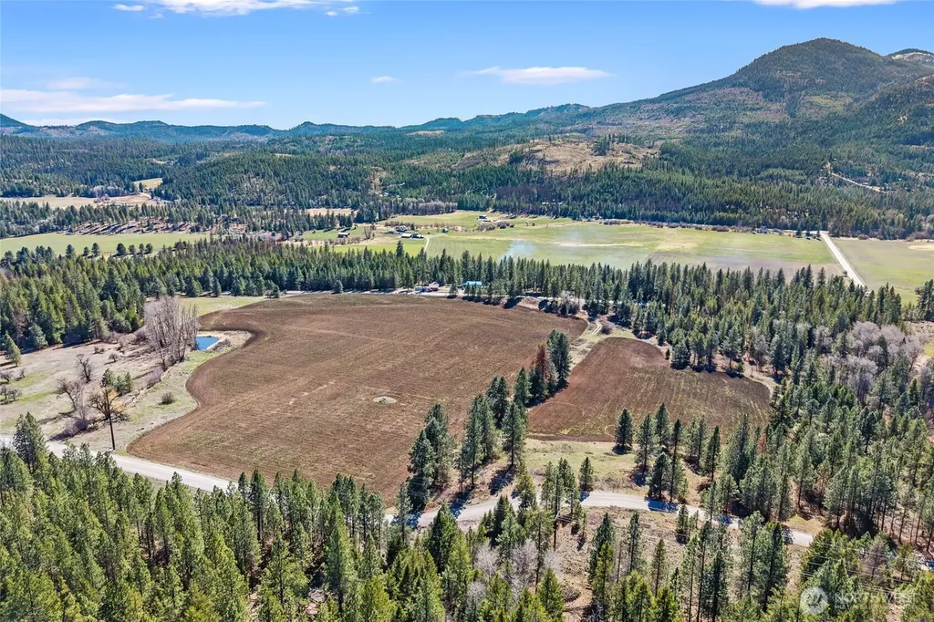 2068 Addy-gifford Road Addy WA 99101