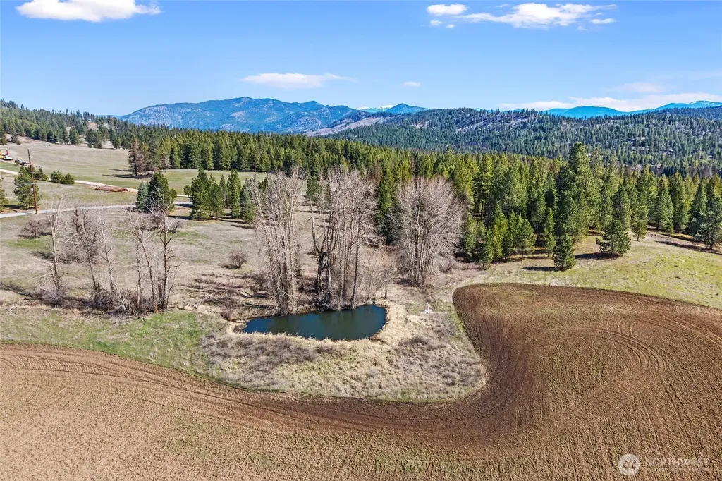 2068 Addy-gifford Road Addy WA 99101