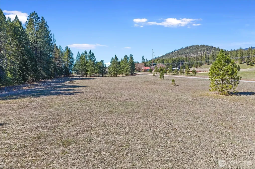 2068 Addy-gifford Road Addy WA 99101