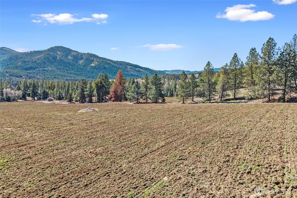 2068 Addy-gifford Road Addy WA 99101
