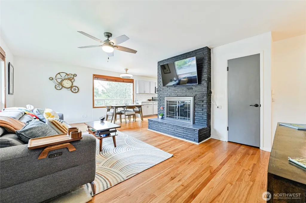 11515 7th Avenue NE Seattle WA 98125