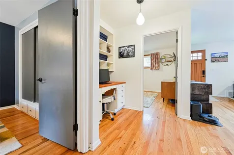 11515 7th Avenue NE Seattle WA 98125