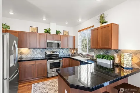 814 10th Street SE Puyallup WA 98372
