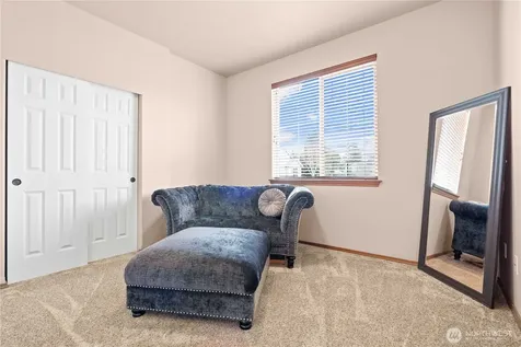 814 10th Street SE Puyallup WA 98372