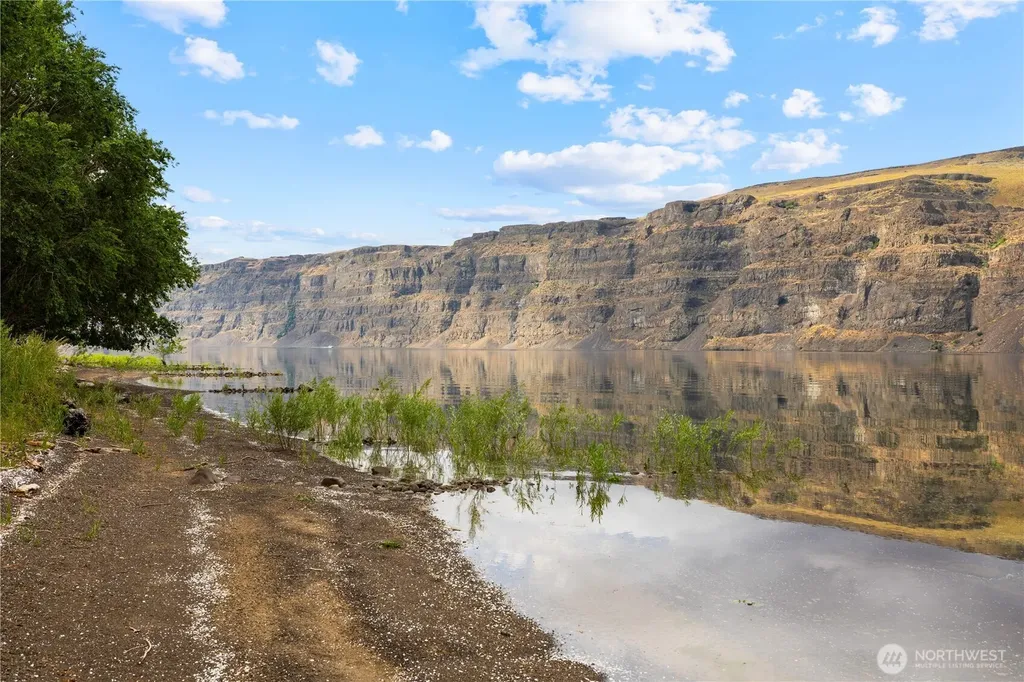 958 River Drive SW Quincy WA 98848
