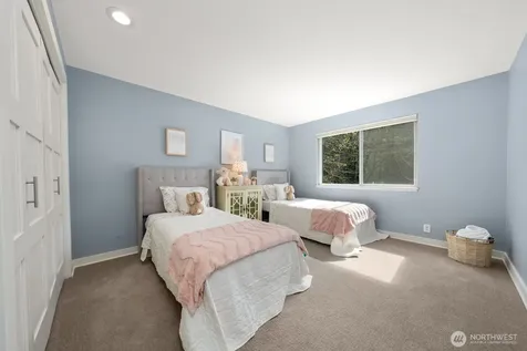4830 88th Place SE Mercer Island WA 98040