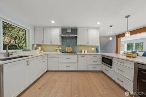 4830 88th Place SE Mercer Island WA 98040