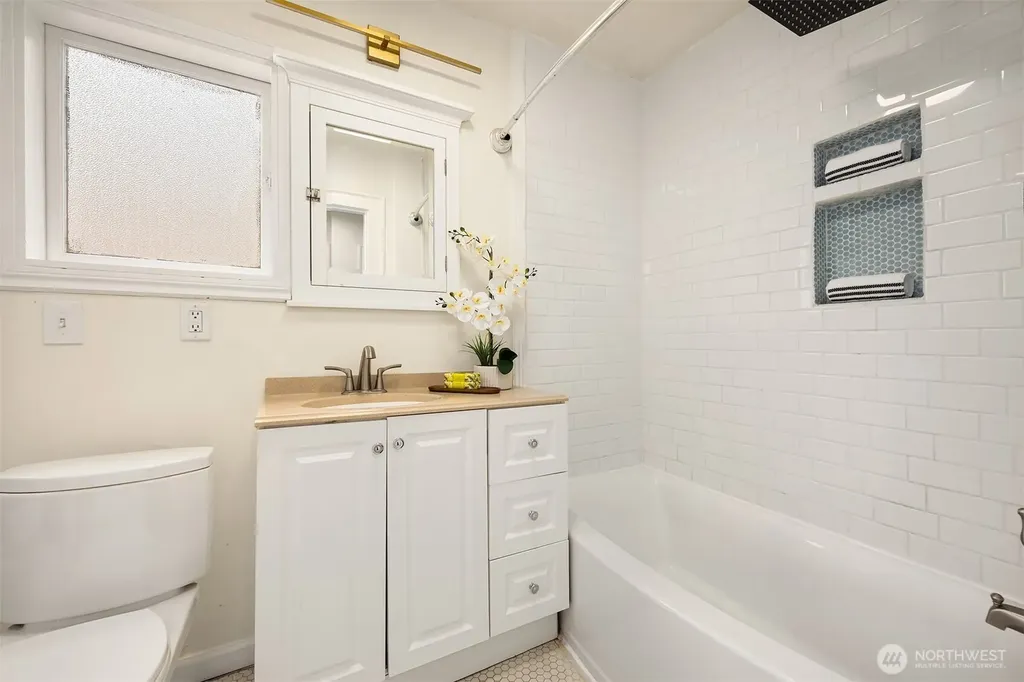826 NE 80th Street Seattle WA 98115