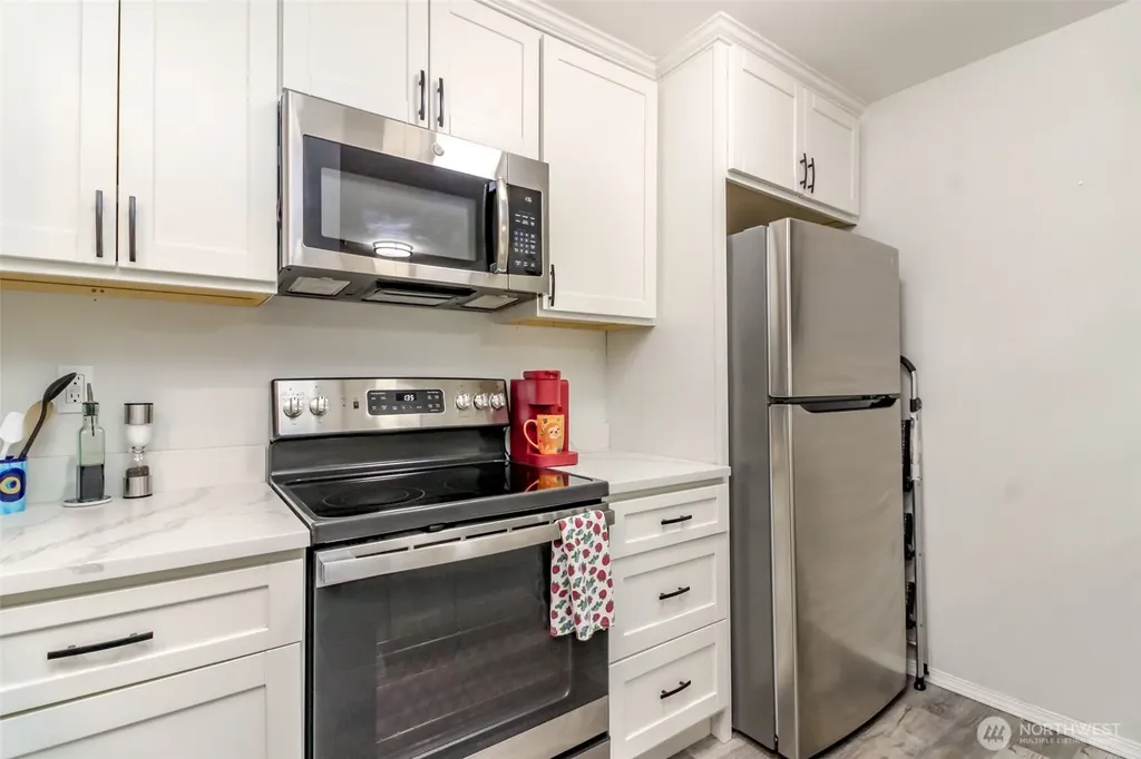 527 323rd Place Federal Way WA 98003