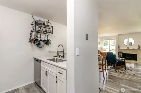 527 323rd Place Federal Way WA 98003