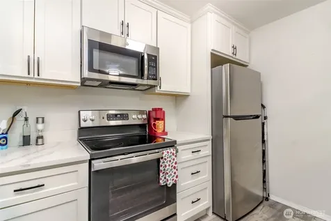 527 323rd Place Federal Way WA 98003