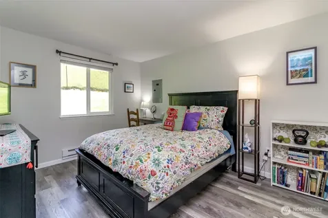 527 323rd Place Federal Way WA 98003