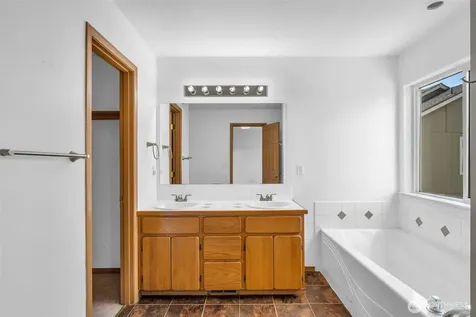 13308 108th Avenue E Puyallup WA 98374