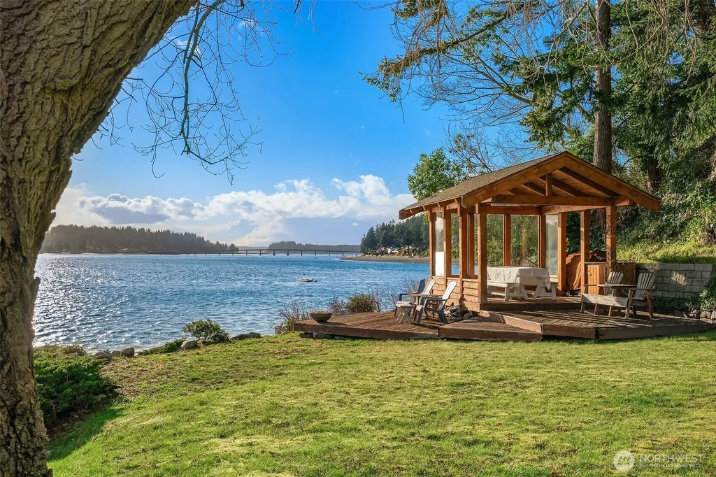 6602 Cromwell Beach Drive NW Gig Harbor WA 98335
