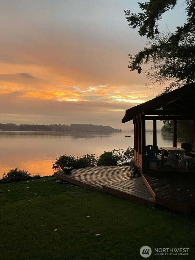 6602 Cromwell Beach Drive NW Gig Harbor WA 98335