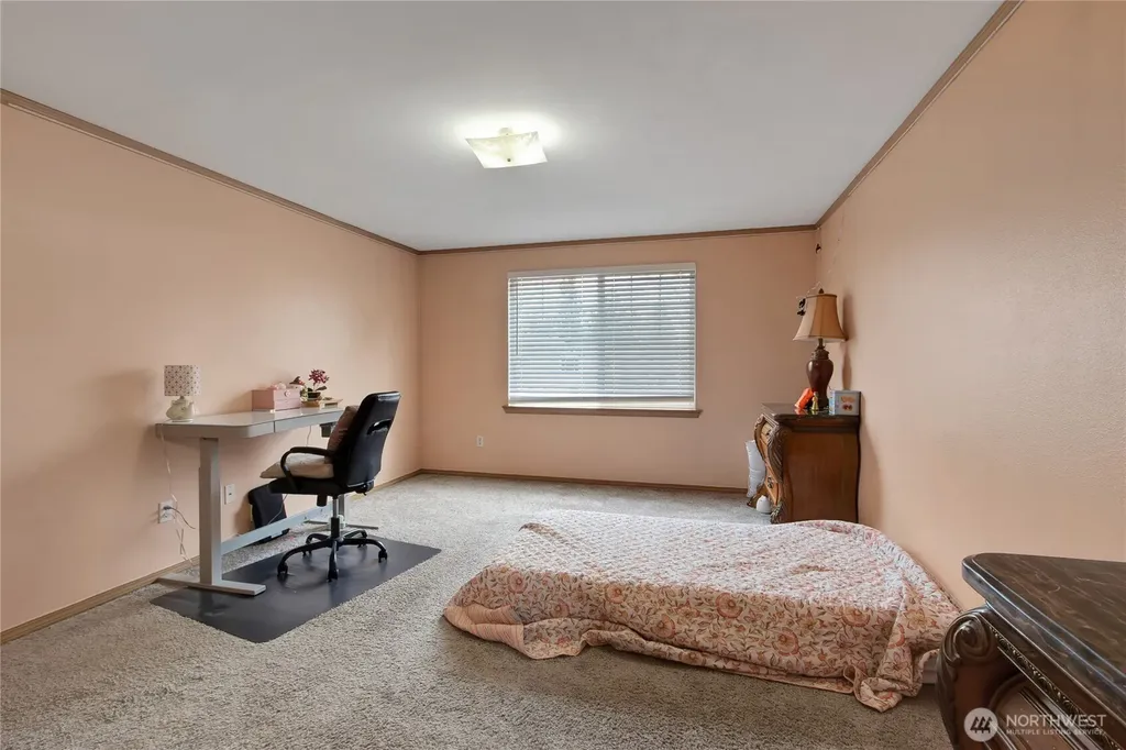704 29th Avenue SE Puyallup WA 98374