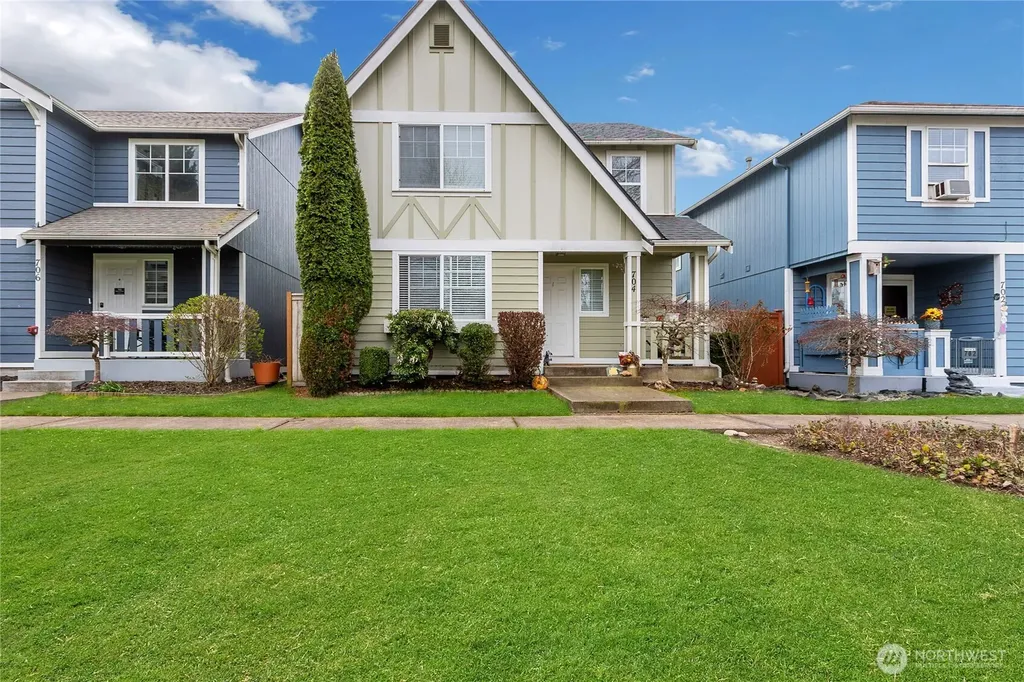 704 29th Avenue SE Puyallup WA 98374